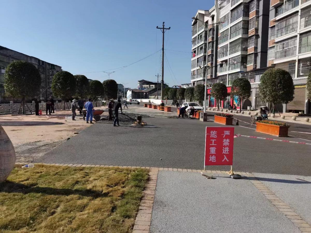 廣安武勝萬隆鎮1萬平米透水廣場人行道開工